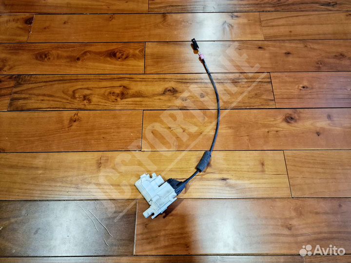 Доводчик передней левой двери Mercedes S W222 V222