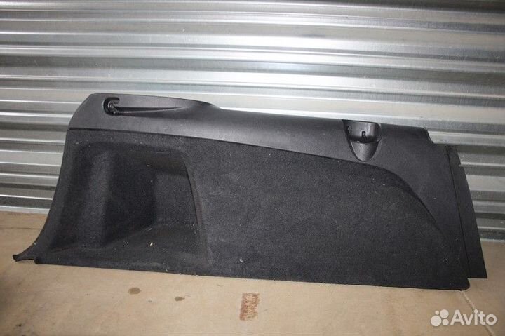 Обшивка багажника (левая) audi Q7 2005