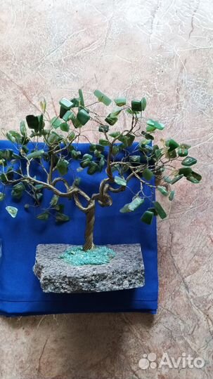 Искусственное дерево из поделочных камней сувенир
