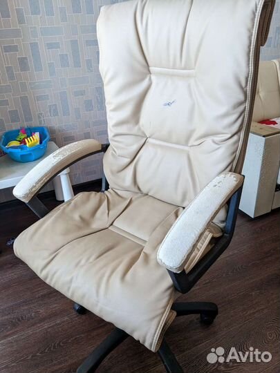 Офисное кресло