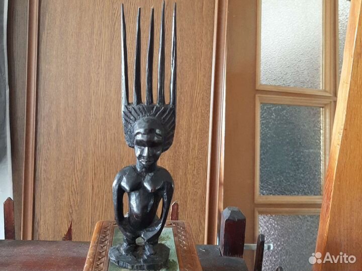 Статуэтка из дерева Африка