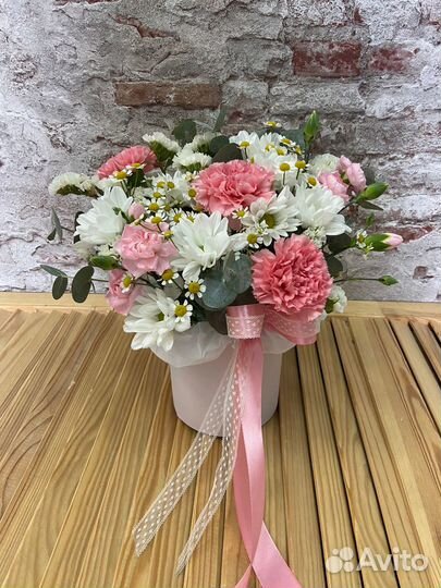 Шляпная коробка с цветами