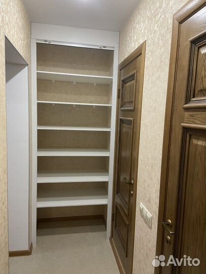 Шкаф с рольставнями на балкон на заказ