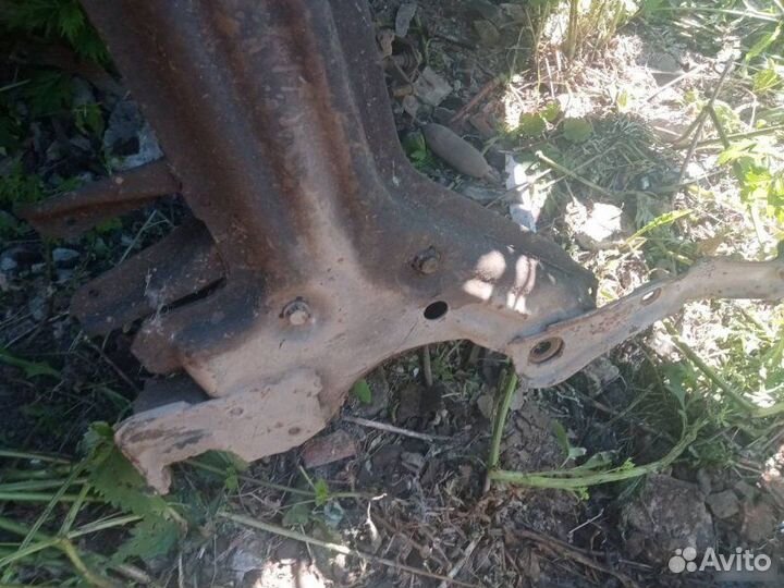 Подрамник Volkswagen Vento 1993