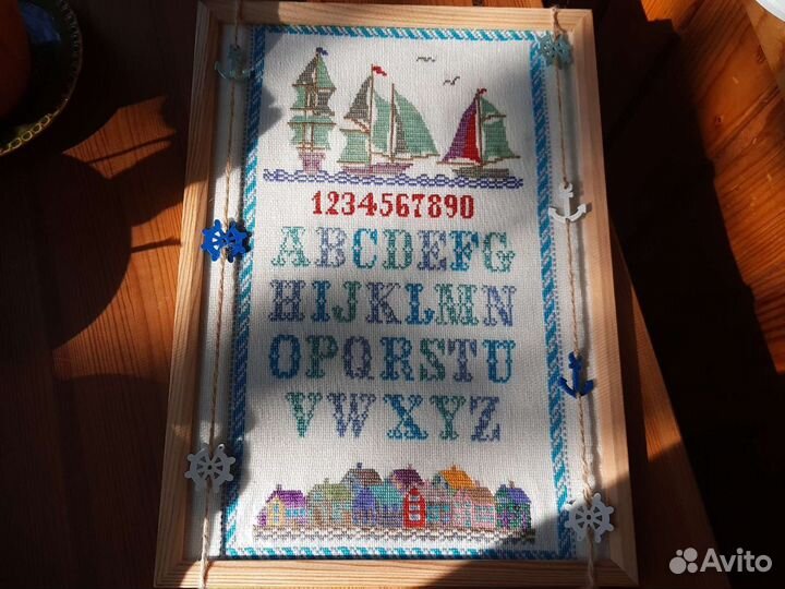 Вышитый алфавит на английском языке в рамке