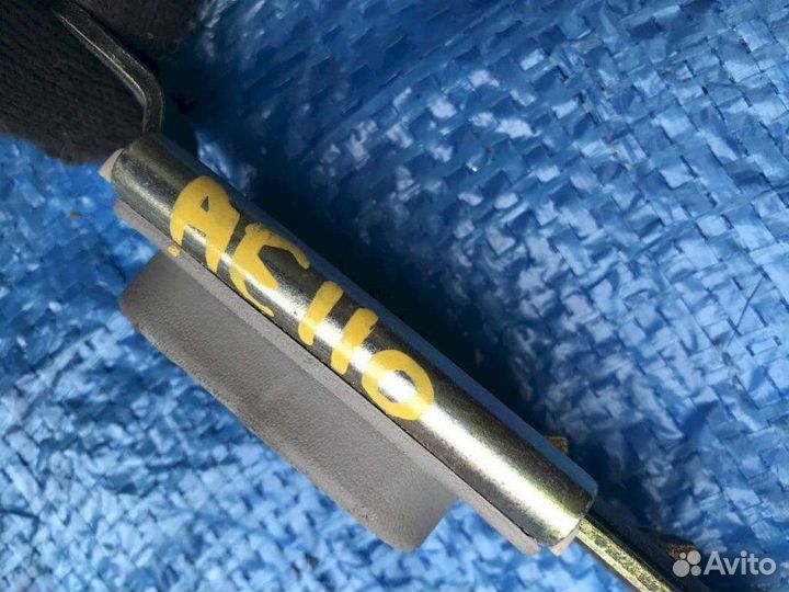 Крепление ремня безопасности переднее левое Toyota