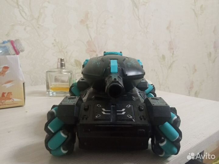 Танк на радиоуправлении стреляющий орбизами
