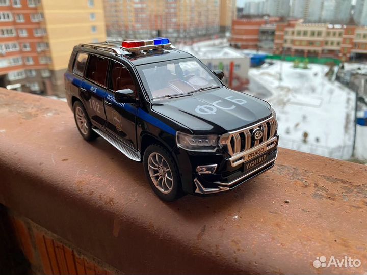 Модель металлическая Toyota Land Cruiser Prado фсб