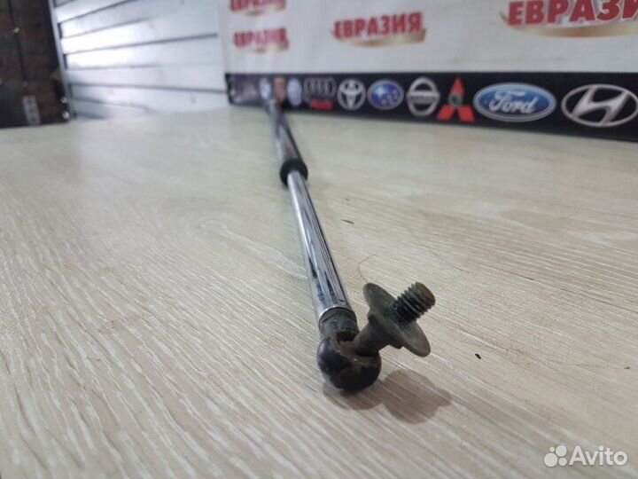 Амортизатор двери багажника задний правый Toyota