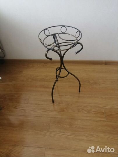 Подставка для цветов напольная металлическая