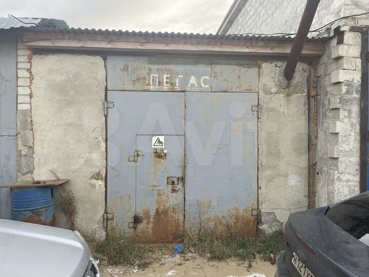 Гараж, > 30 м²