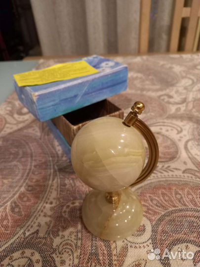 Настольные часы Глобус из Оникса