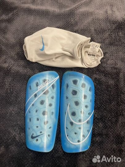 Щитки футбольные nike