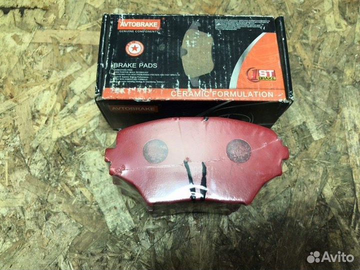 Тормозные колодки переднее Toyota Rav4 2