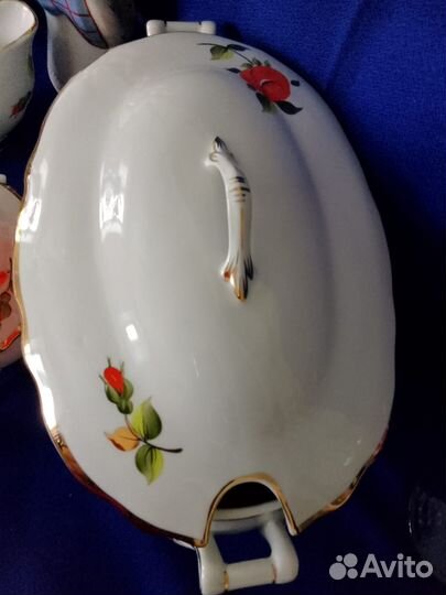 Часть столового сервиза