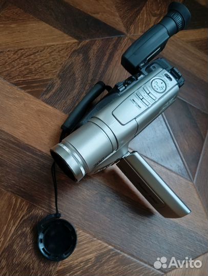 Видеокамера VHS JVC GR-SXM195AS