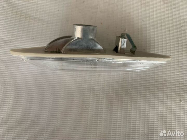 Повторитель на крыло левый белый BMW X3 E83 (2004