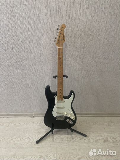 Электро гитара с чехлом и ремнём