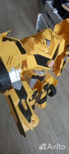Бамбилби игрушка робот трансформер