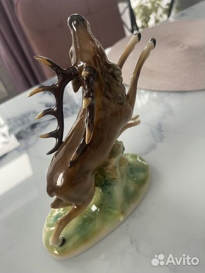 Охота на оленя фарфоровая статуэтка