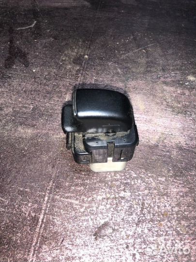 Кнопка стеклоподъемника Mitsubishi Space Wagon