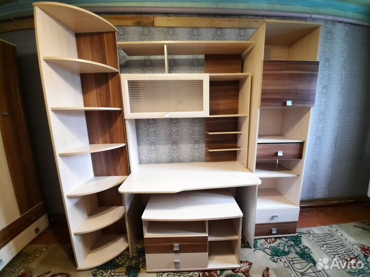 Письменный стол