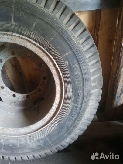 Резина в сборе 10R20