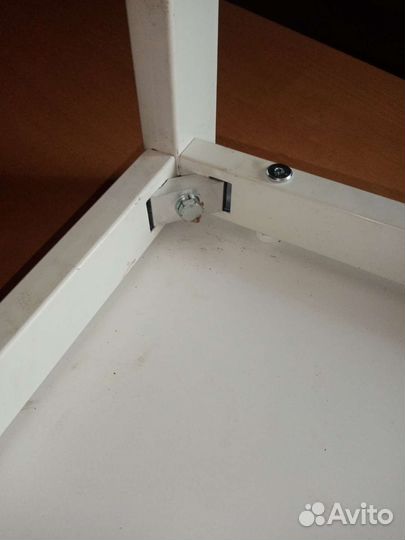 Стол и стулья