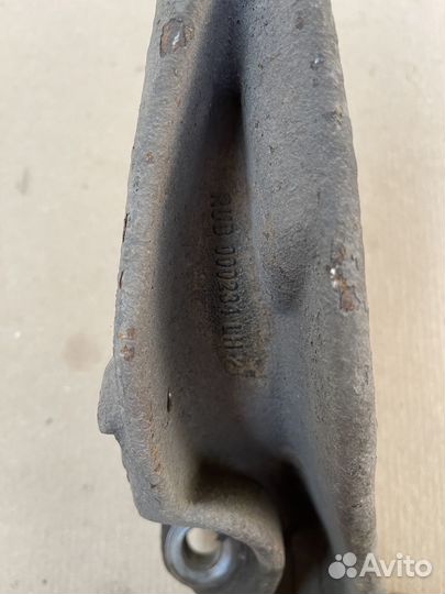 Поворотный кулак левый Discovery l319