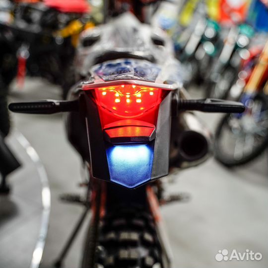 Фонарь задний (стоп сигнал) Avantis Enduro (KT)