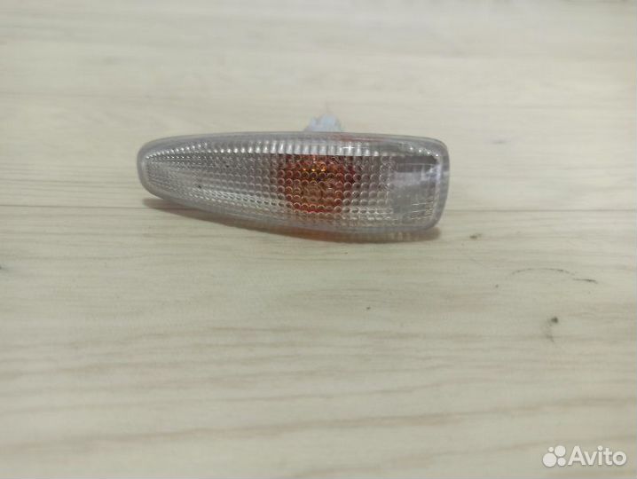 Повторитель в крыло передний Mitsubishi Lancer 10