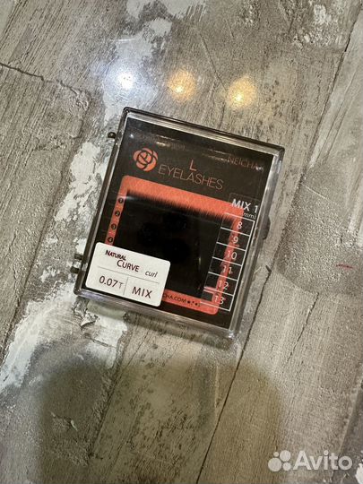 Ресницы для наращивания и клей для ресниц