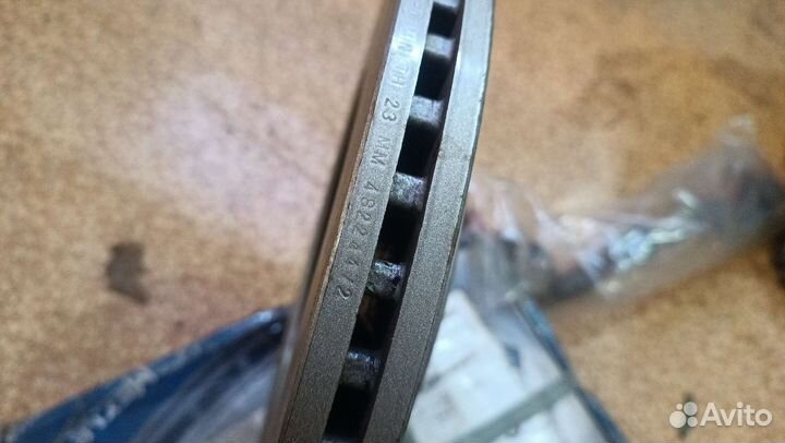 Тормозные диски переднии разболтовка 5 на 115