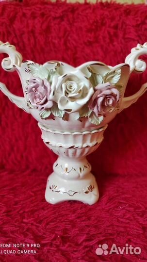 Ваза для фруктов на ножке