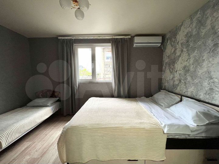 Комната 12 м² в 6-к., 2/2 эт.