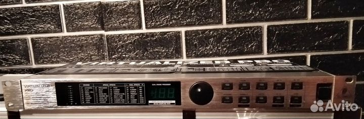 Виртуализатор Behringer Pro DSP 1000P