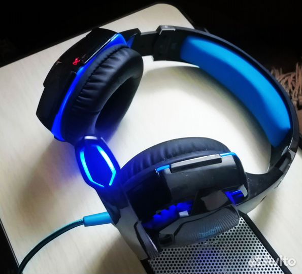 Игровая клавиатура, наушники, геймпад, столик