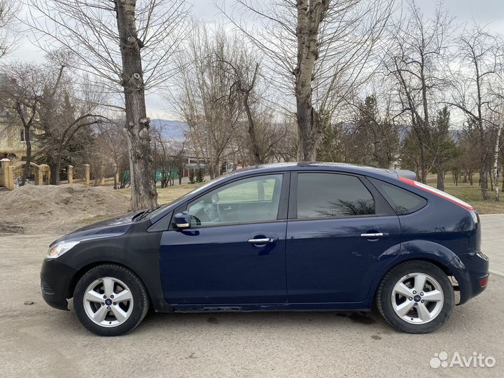 Ford Focus 1.8 МТ, 2010, битый, 300 000 км