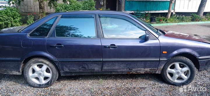 Volkswagen Passat 2.0 МТ, 1995, битый, 300 000 км