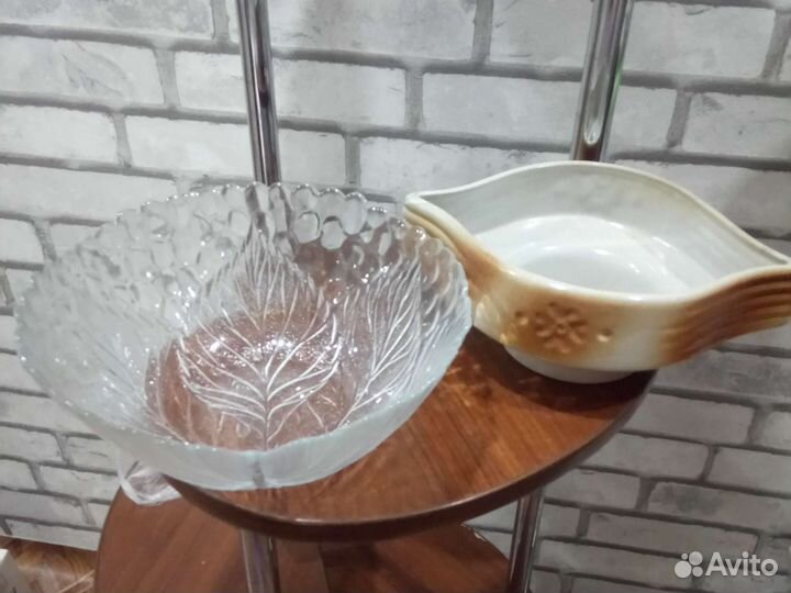 Вазы, тарелки. Графин