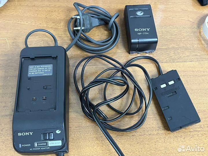 Зарядное устройство Sony AC-V16 и аккумулятор