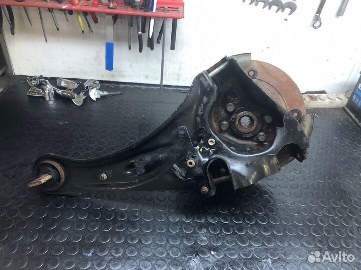 Кулак задний Mitsubishi Outlander 3 правый