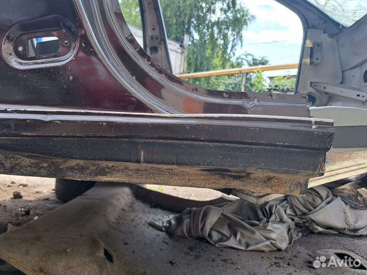 Порог правый с центральной стойкой Renault Kaptur