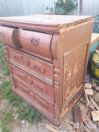 Небольшой комод