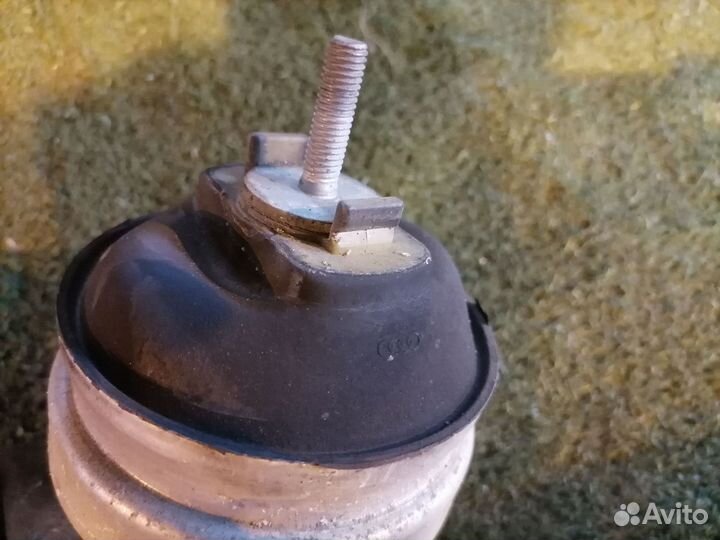 Опора двигателя (подушка двс) левая 8E0199351N Aud