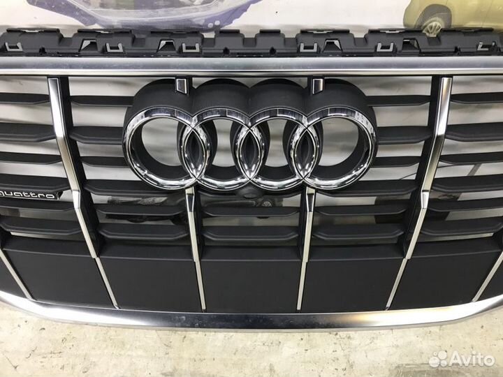 Решетка радиатора передняя Audi Q7 4M
