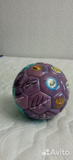 Мяч с автографами сборной России
