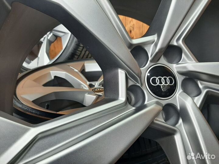 Оригинальный комплект r22 Audi Q7/RSQ7