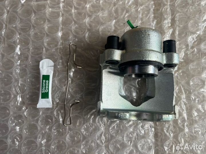 Суппорт тормозной передний левый Volvo 460 1989