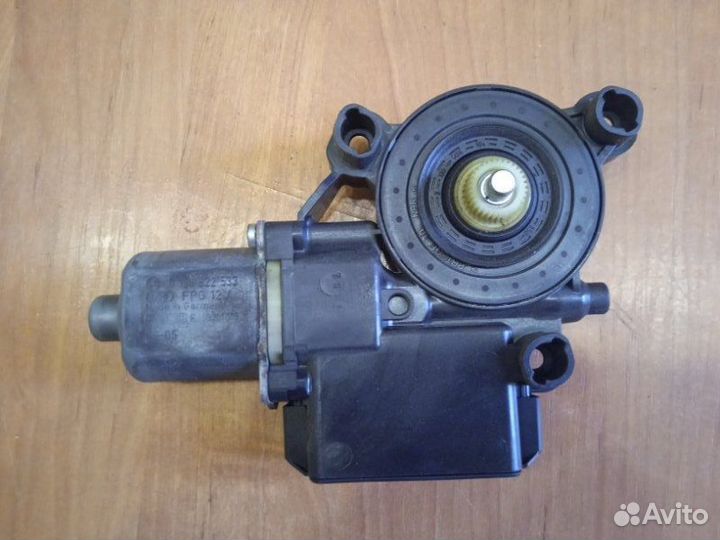 Моторчик стеклоподъемника Volkswagen Polo хетчбек